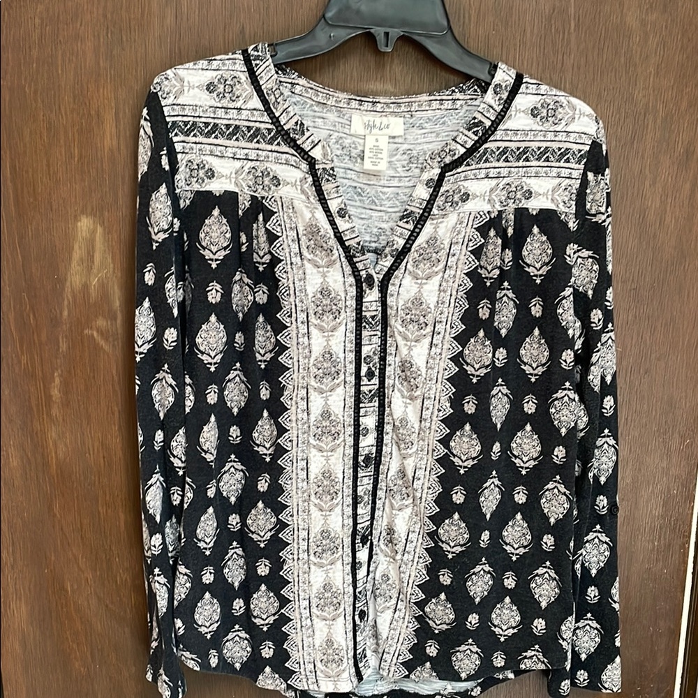 Black and White Patterned Women's Top